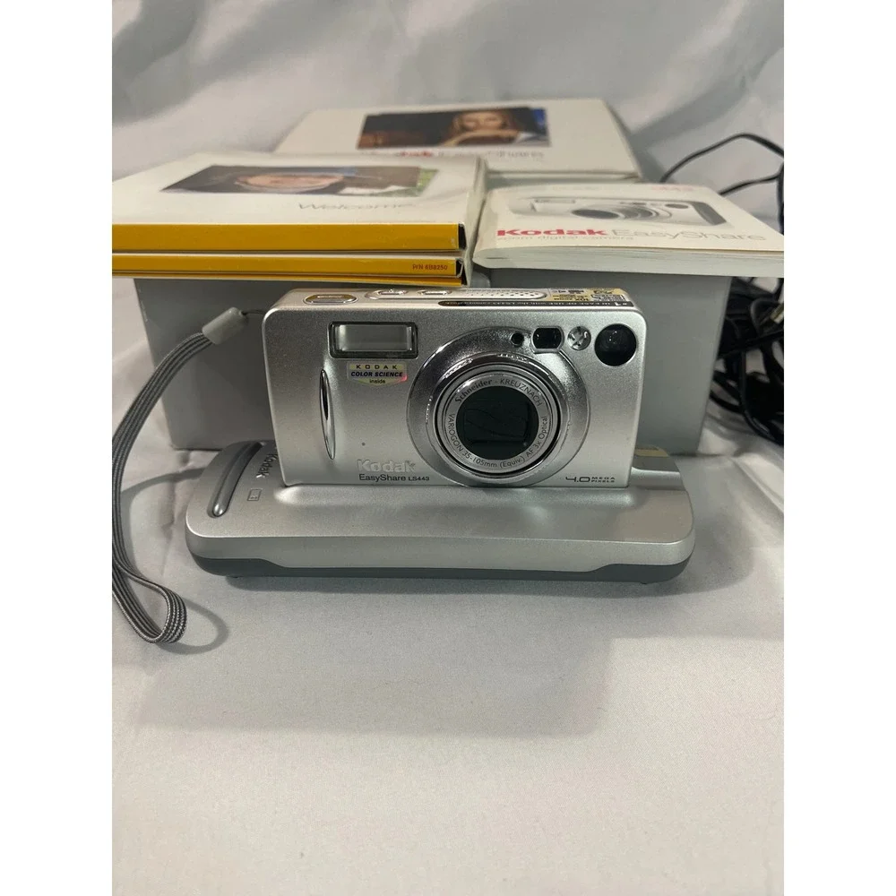 Kodak EasyShare LS443 Digital Camera‎ 4.0MP 3x Optical Zoom Bundle Needs Battery